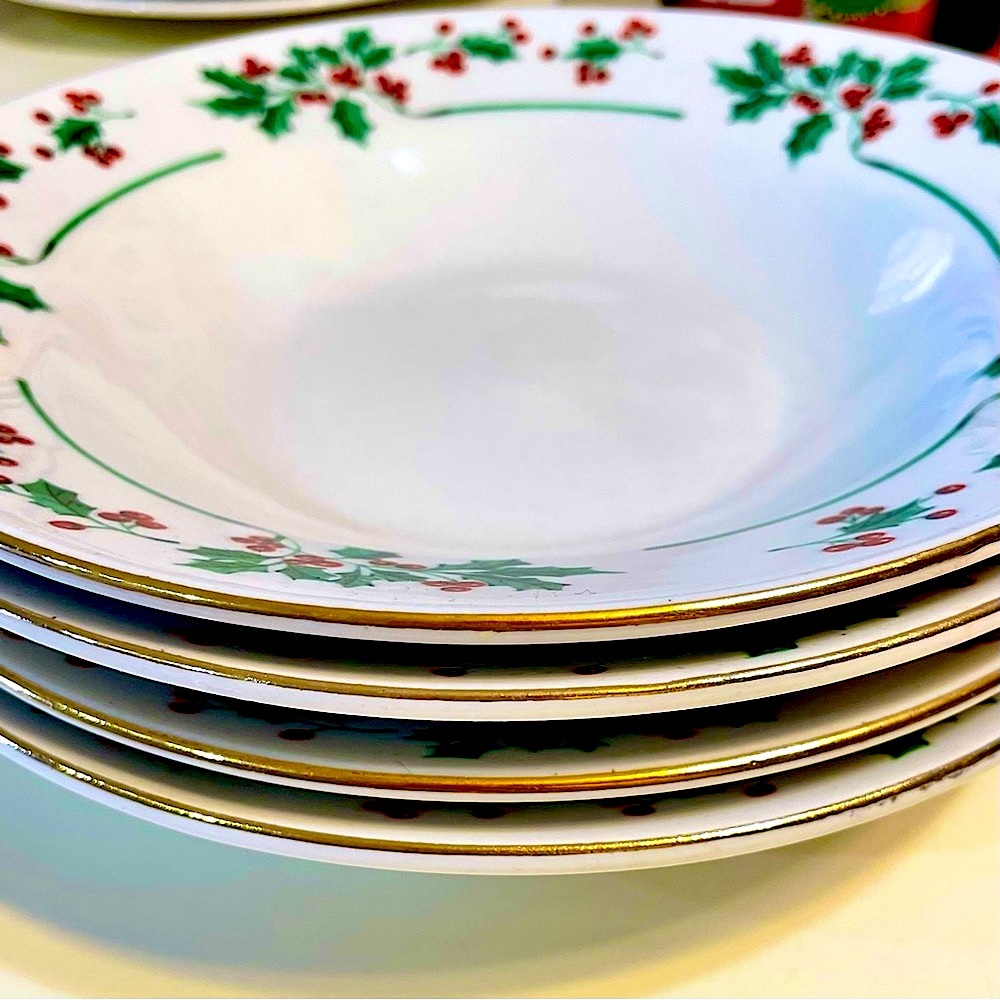 5 piece set Gibson 8” gold decal Holly & Berries Broken Green Line bowls NWT